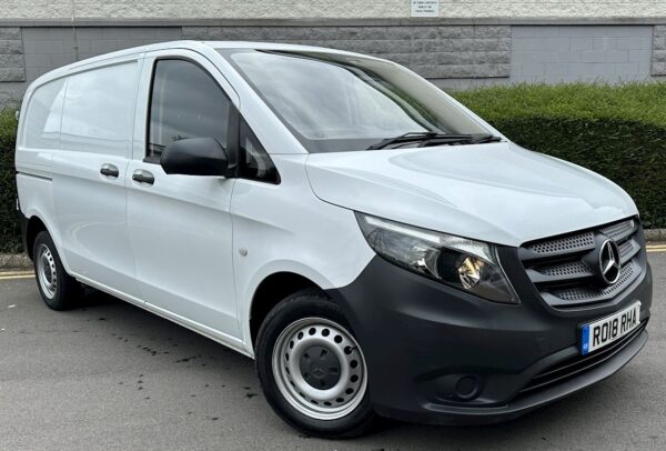 Service manual Mercedes 109, 110, 111, 114, 116, 119 CDI/BLUETEC with 780.702 | 8AB447705********